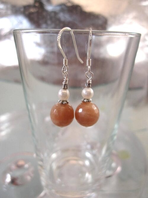 Solsten o Sötvattenspärlor örhängen – Fasett