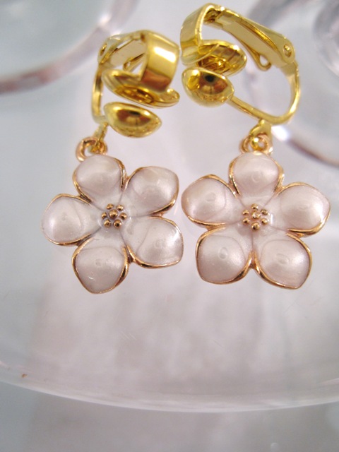 OrhangenClipsVitBlommaGP