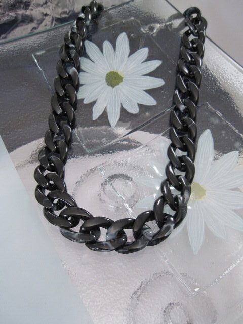 HalsbandAkrySvartCurb