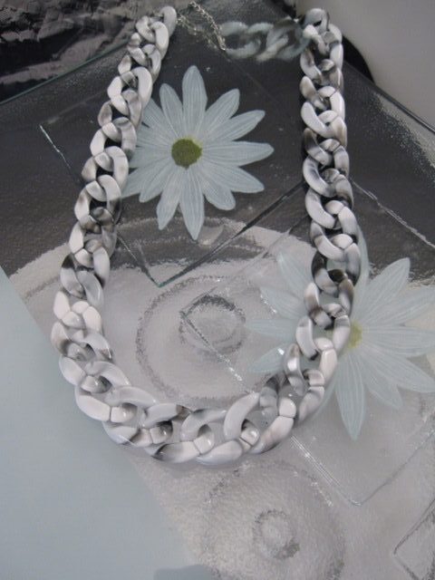 HalsbandAkrylGraCurb