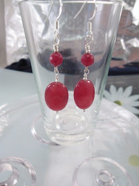 OrhangenJadeRödOvalRund