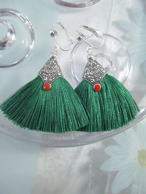 OrhangenClipsSilkesTofsarGrön