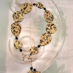 Dalmatiner Jaspis & Swarovski kristaller armband - Fasett