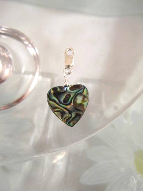 Berlock med karbinlås - Hjärta, Abalone, Paua snäcka