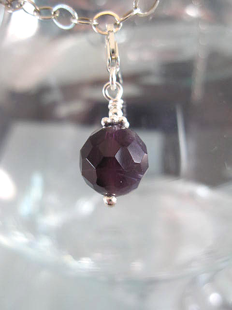 Berlock med karbinlås - Pärla/Ametist/Fasett