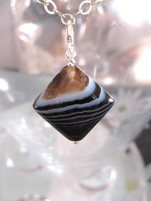 Berlock med karbinlås - Kant/Bandagat