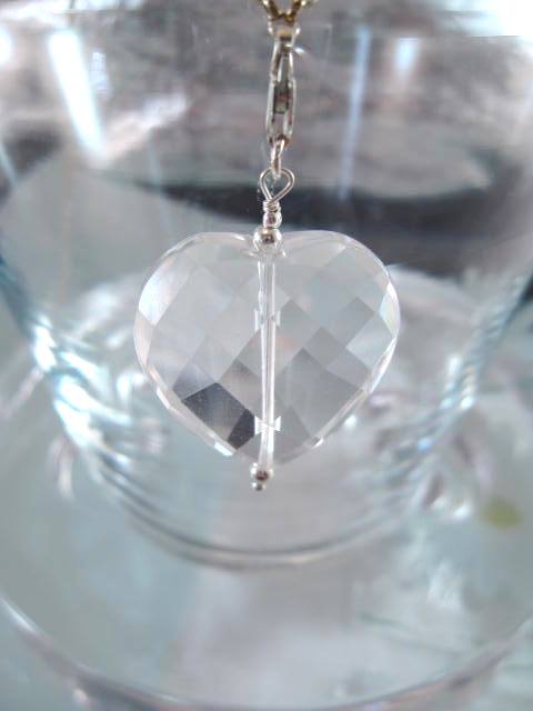 Berlock med karbinlås - Hjärta Bergskristall/Fasett/XL/Månad April