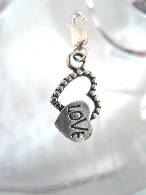 Berlock med karbinlås - Budskap/Love/2 Hjärtan/Utskuren