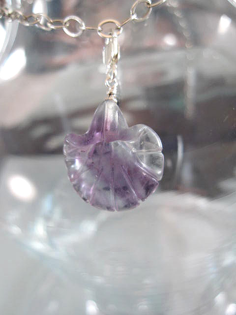 Berlock med karbinlås - Blomma/Fluorit