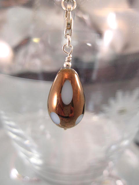 Berlock med karbinlås - Glasdroppe/Brun/Ljusblå/Prickig