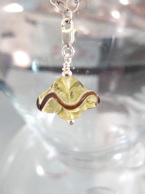 Berlock med karbinlås - Glasvolang/Gul