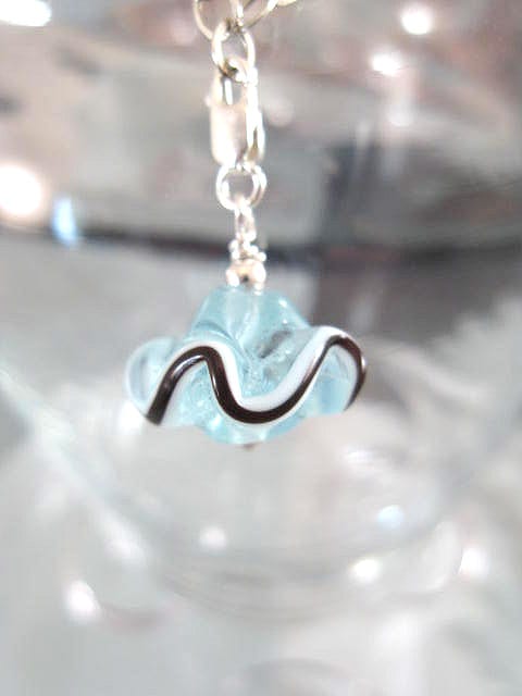 Berlock med karbinlås - Glasvolang/Ljusblå