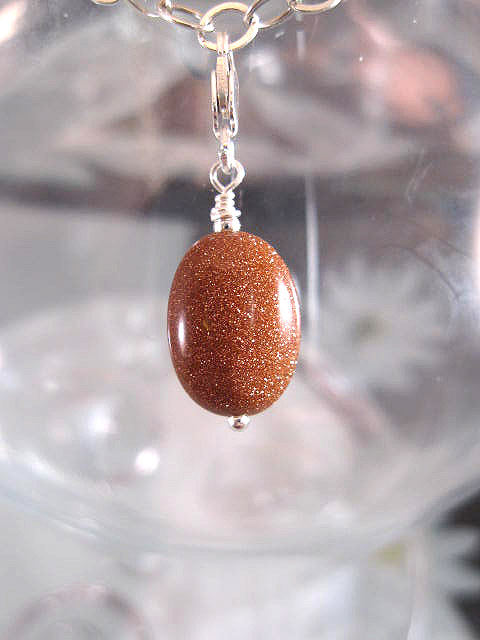 Berlock med karbinlås - Oval/Guldsten/Röd