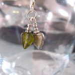 Berlock med karbinlås - Löv/Tjeckiskt glas