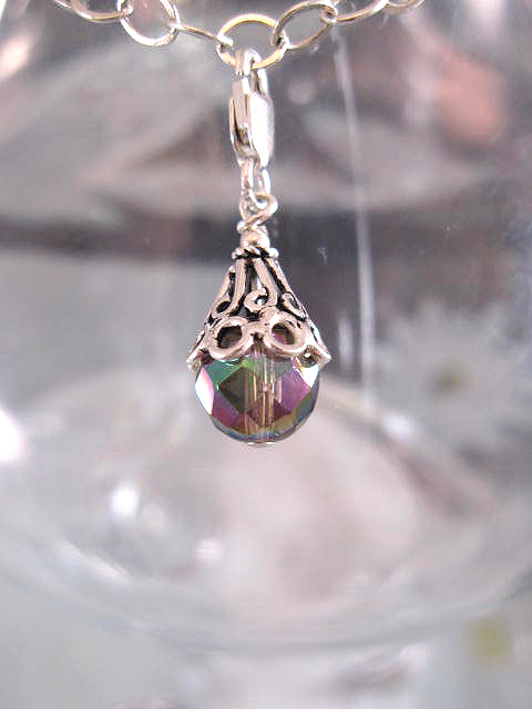 Berlock med karbinlås - Pärla/Mystisk Röktopas/Filigran