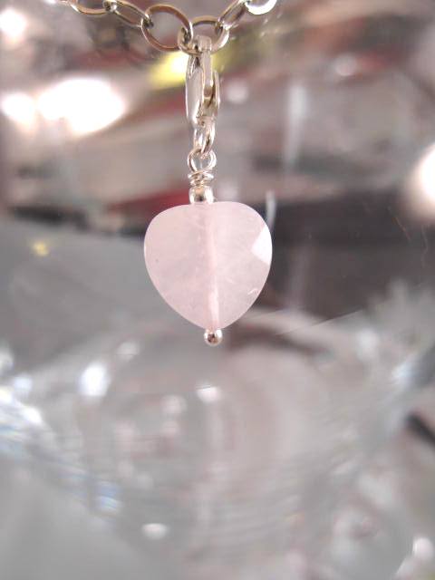 Berlock med karbinlås - Hjärta/Månad Januari