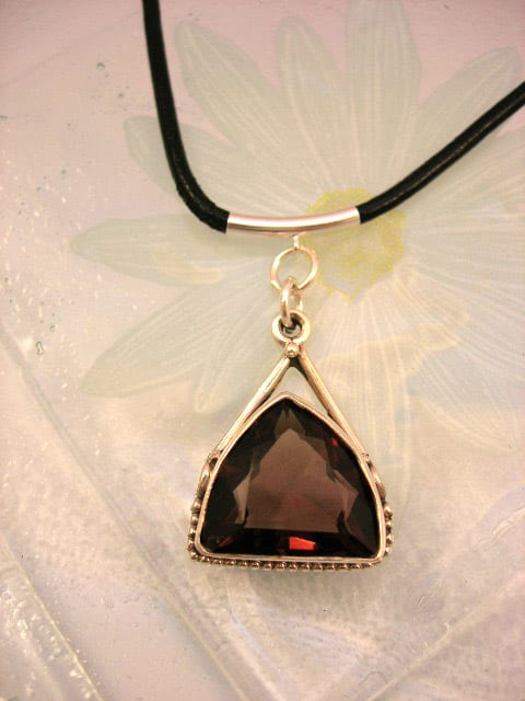 Halsband med Ametist kvarts - Fasett/Kant/Läderrem