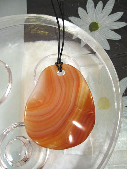 Agat hängsmycke på svart läderrem halsband - Unisex