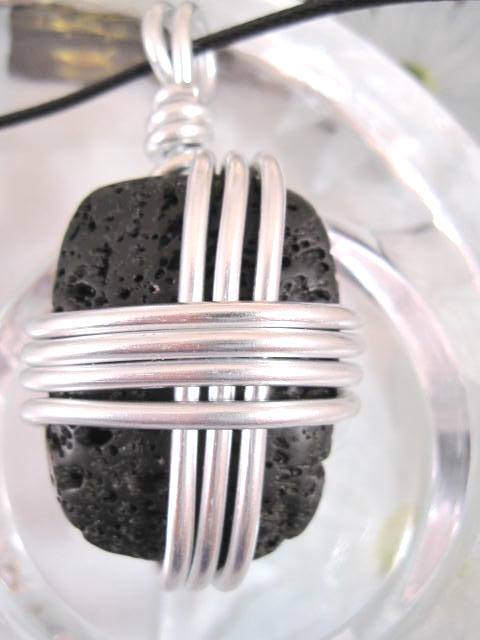 Aluminium o Lava halsband - Kant/Inlindad/Svart
