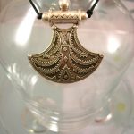 Silvermedaljong på läderrem halsband - Svart/Unisex