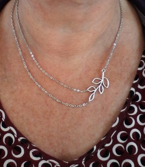 Silverhalsband med löv - Tvåradigt/Asymmetrisk