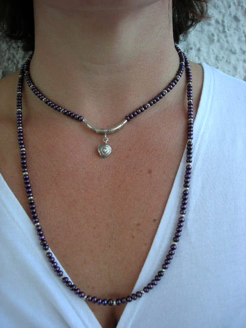 Långt halsband med Sötvattenspärlor - Ljung/Hjärta/Tvåradigt