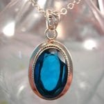 Blå kvarts hänge - Fasett/Oval