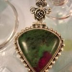 Rubin Zoisit hängsmycke - Cab/Droppe/Rör/XL