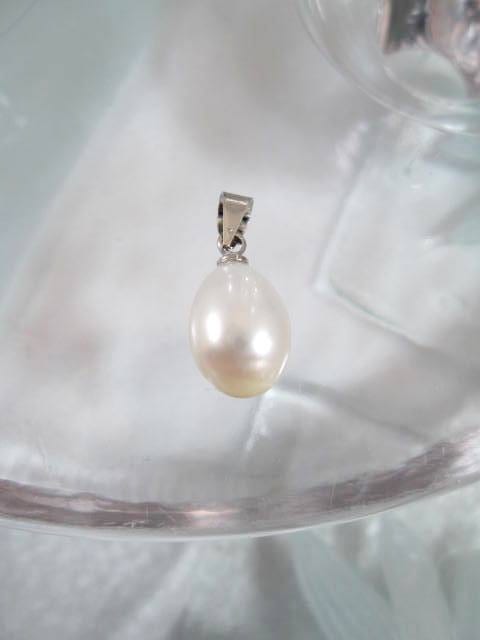 Sötvattenspärla hängsmycke - Droppe/Vit