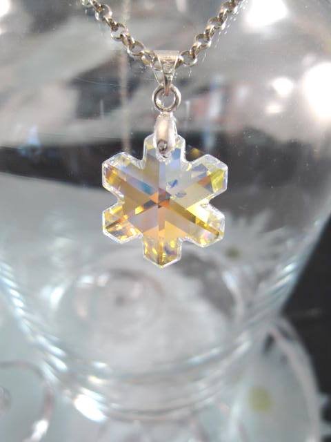 Swarovskikristall hängsmycke Snöstjärna