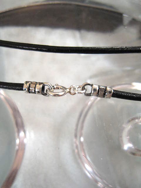 Läderrem 2 mm, halsband - Svart/Blank/Unisex