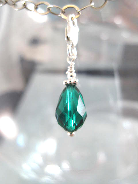 Månadskristall med karbinlås - Berlock/Maj/Swarovskidroppe/Smaragd