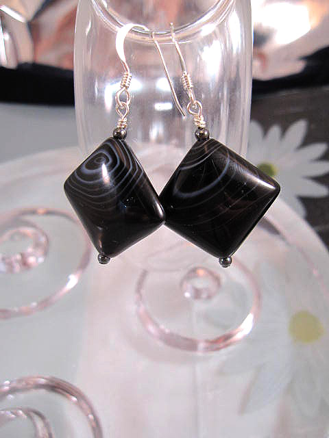 Bandagat o Hematit örhängen - Kant/Svart