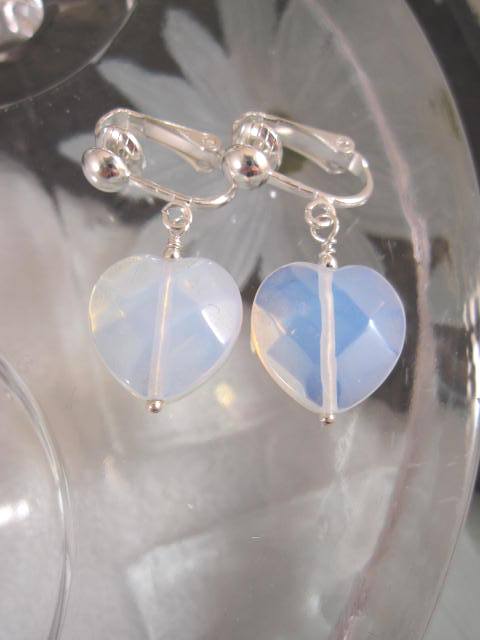 Clips örhängen med Opalit hjärtan - Fasett