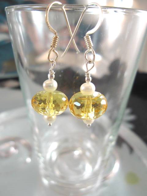 Kristall o Sötvattenspärlor örhängen - Fasett/Gul/Vit