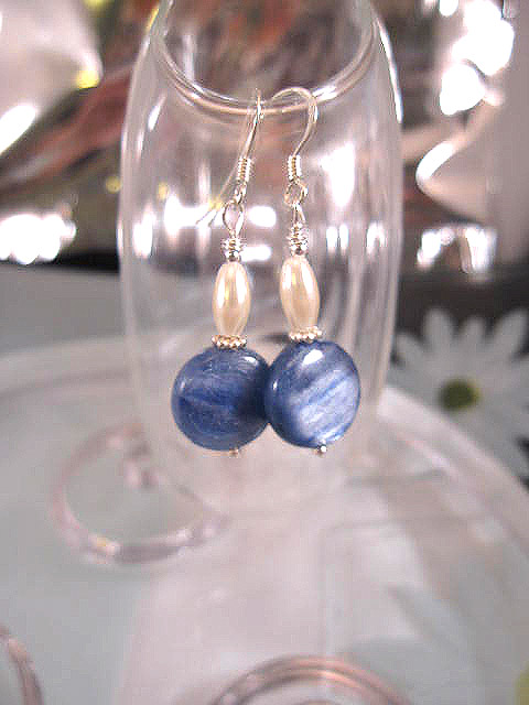 Kyanit o Pärlemor örhängen - Coin