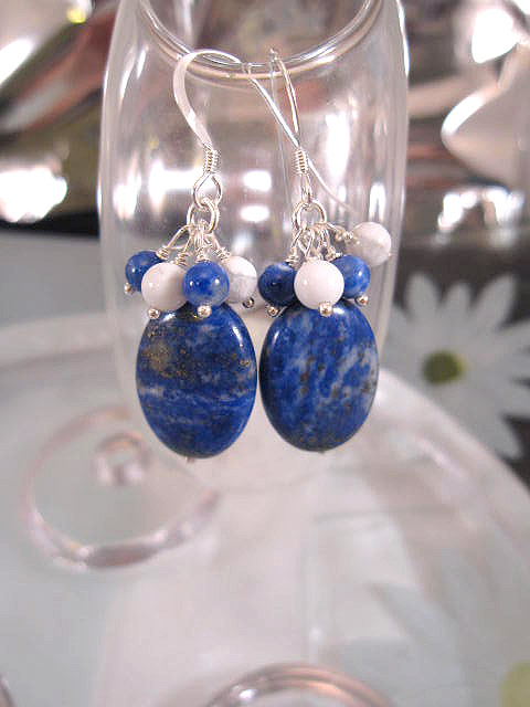 Lapis Lazuli o Howlitpärlor örhängen - Oval/Klase