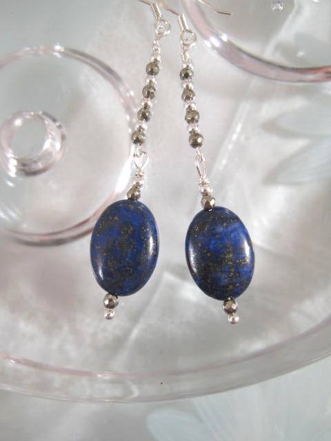 Långa Lapis Lazuli o Pyriter örhängen - Oval/Fasett