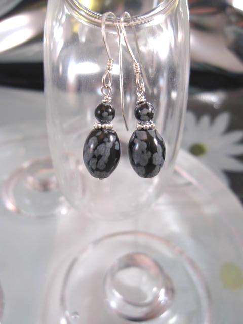 Snöflinge obsidian örhängen - Pärlor