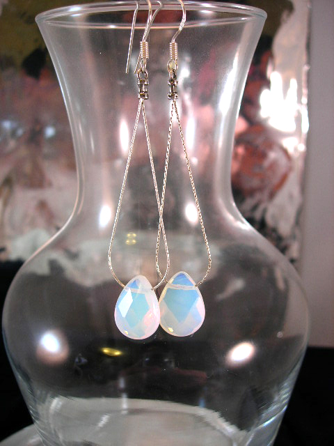 Långa Opalit örhängen på kedja - Fasett/Droppe/Ljusblå