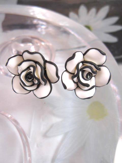 Örhängen med Rosor - Blomma/XL/Svart/Vit