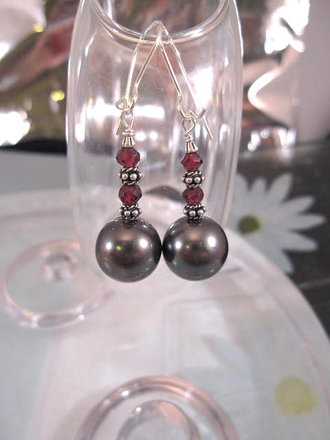 Snäckskalspärlor o Granat örhängen - Svart/Njurkrok/XL