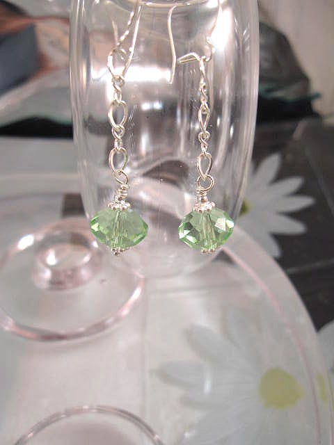 Swarovskikristall på kedja örhängen - Ljusgrön