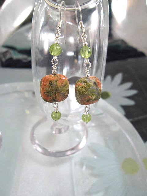 Långa Unakit o Peridot örhängen - Fasett/Kant