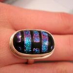 Dichroic glas ring - Cab/Oval/Svart/Randig