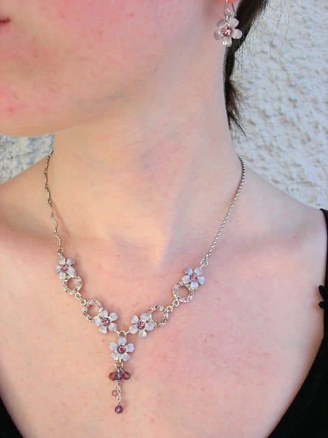 Smyckeset halsband o örhängen blommor - Kristall