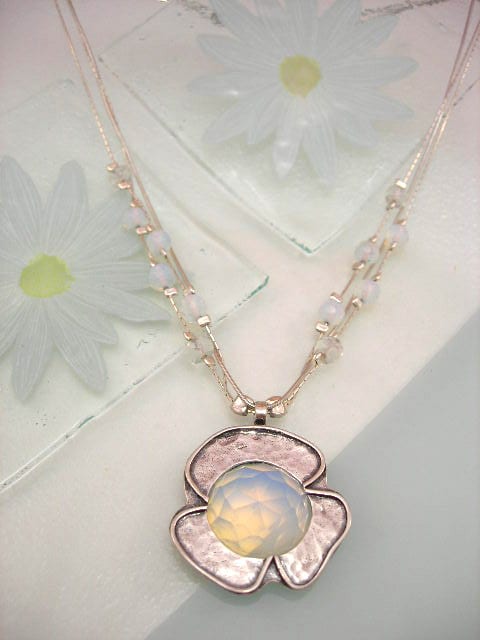 Silver halsband med Opalit - Fasett/Blomma